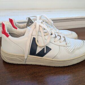 White Navy and Red Low Top Vejas